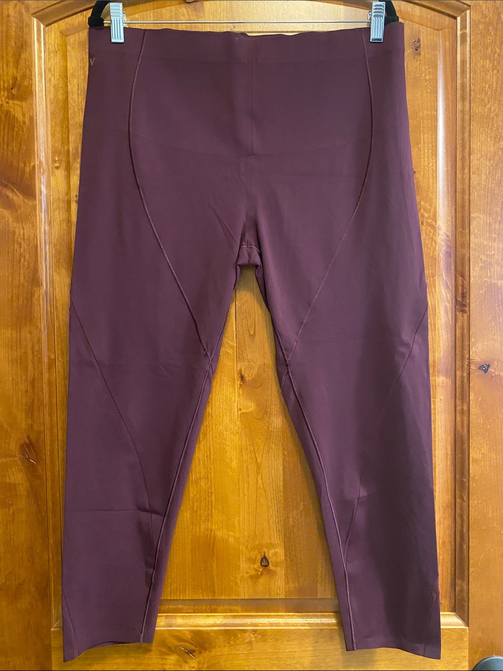 Victoria Secrwt “Total Knockout Tight”Burgundy Active Crop Leggings